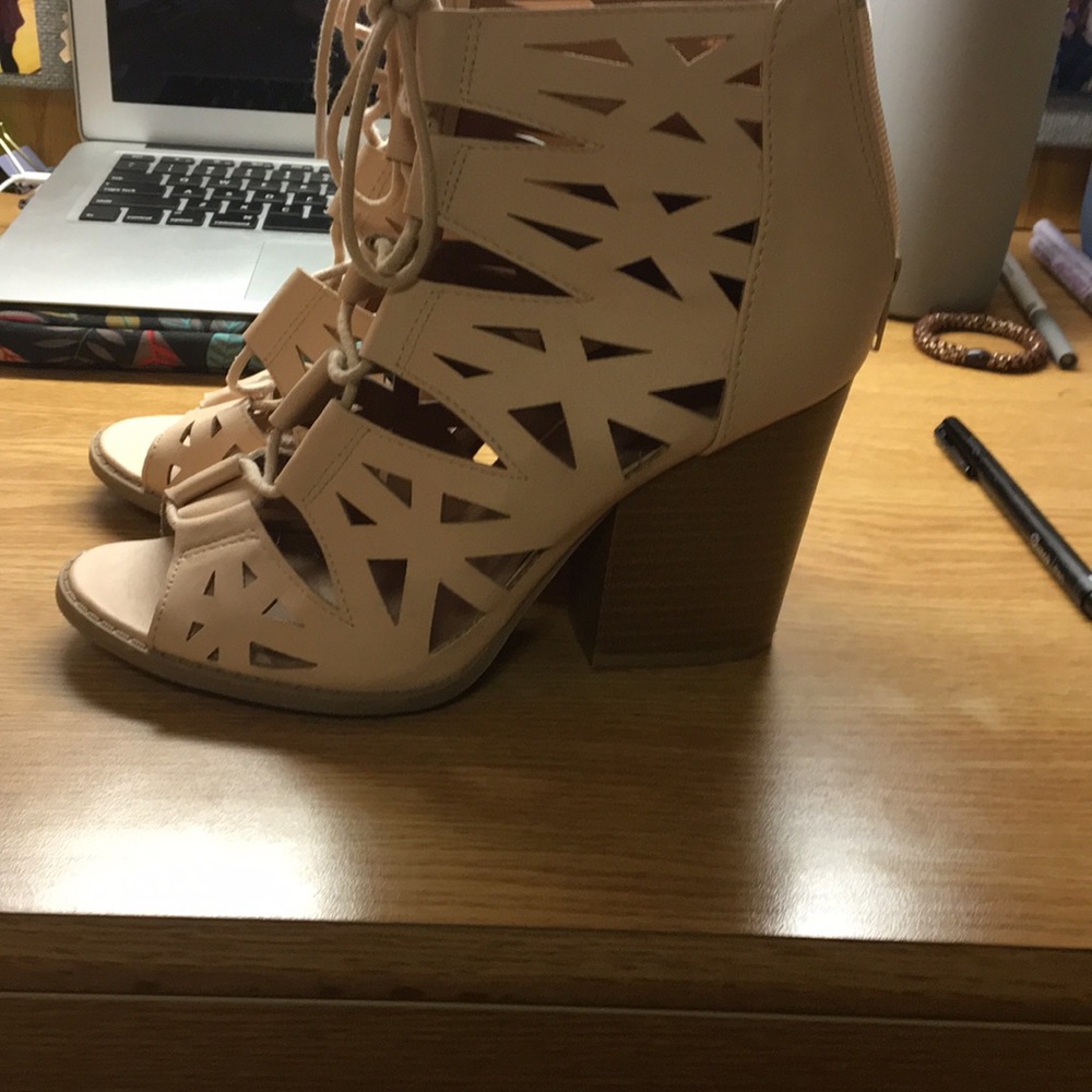 heels - Picture 2 of 2